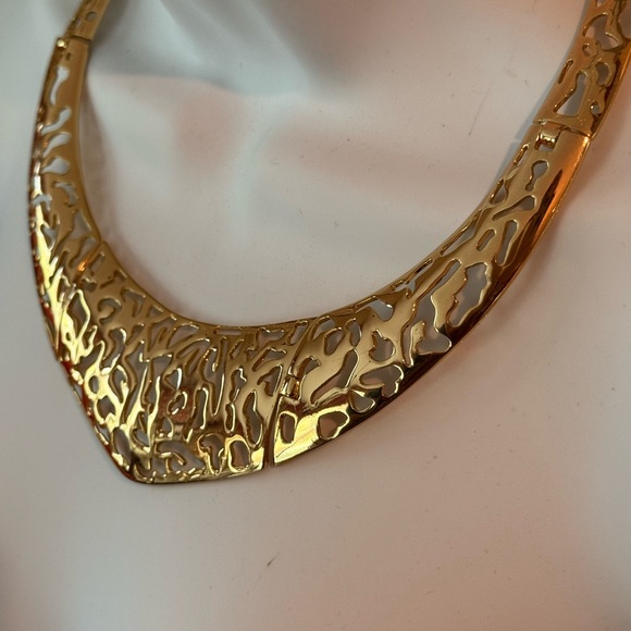 Elegant Gold Women's Necklace